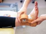 Afbeeldingen van Tiger Tan Tape 13,7 m – Extra sterke zinkoxidetap